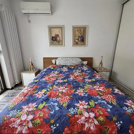 아파트 Large With Two Bedrooms And Free Parking Kazanlŭk