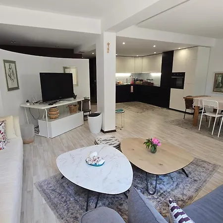 Large With Two Bedrooms And Free Parking 아파트 Kazanlŭk