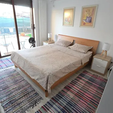 Large With Two Bedrooms And Free Parking 아파트 Kazanlŭk