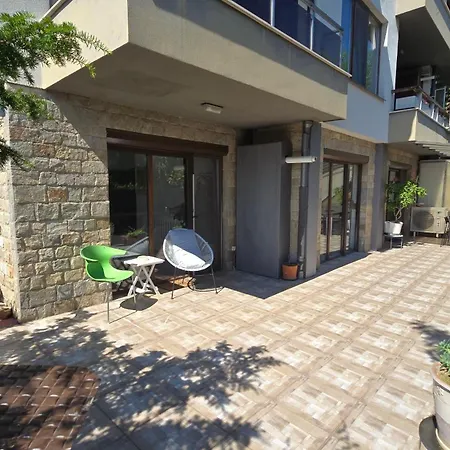 Large With Two Bedrooms And Free Parking 아파트